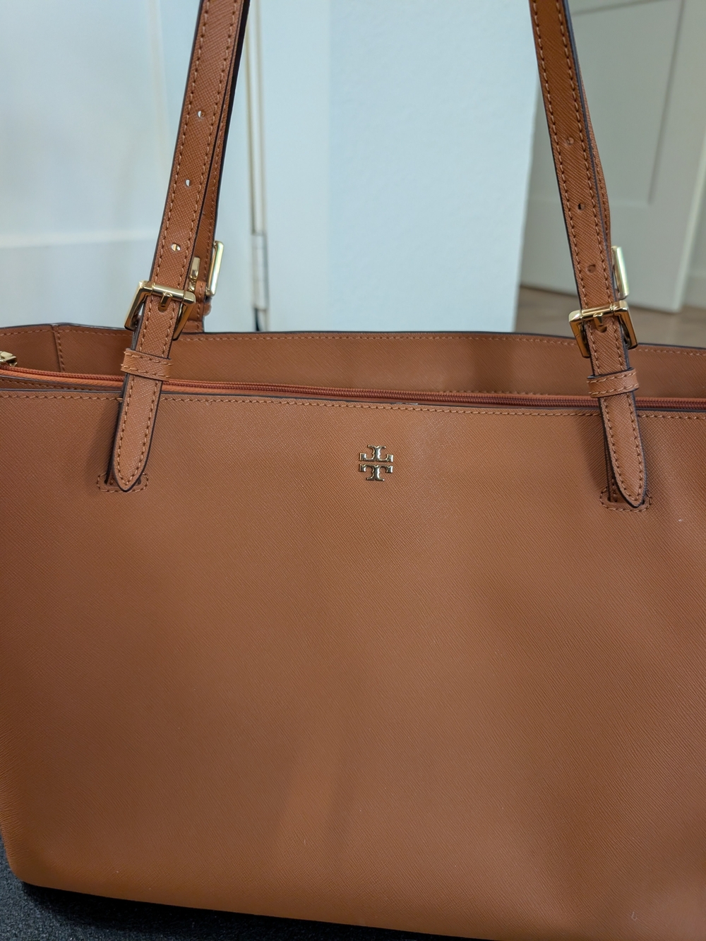 Tory Burch Tan Saffiano Leather Emerson Shoulder Bag Purse - Picture 2 of 12